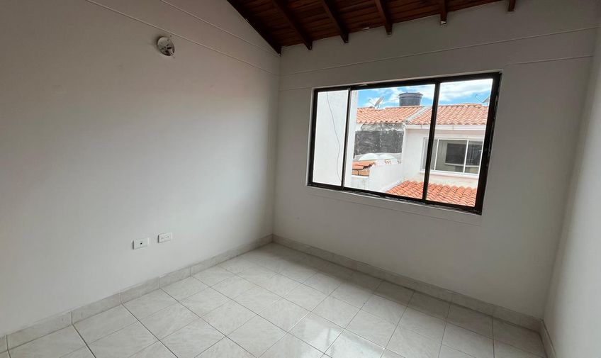 Casa Conjunto, Avenida libertadores, Código: 996